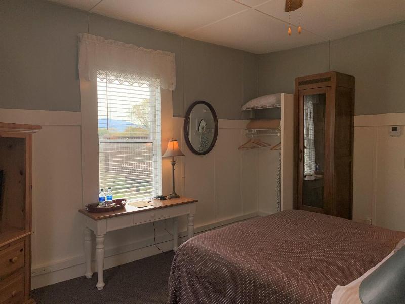 Woodbridge Inn Tavern image