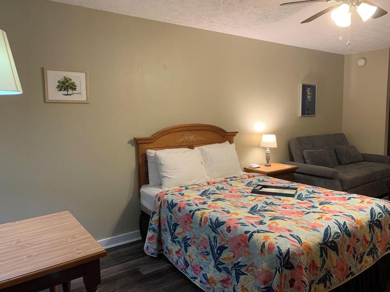 Woodbridge Inn Tavern image