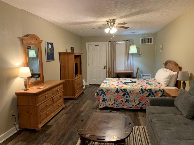 Woodbridge Inn Tavern image