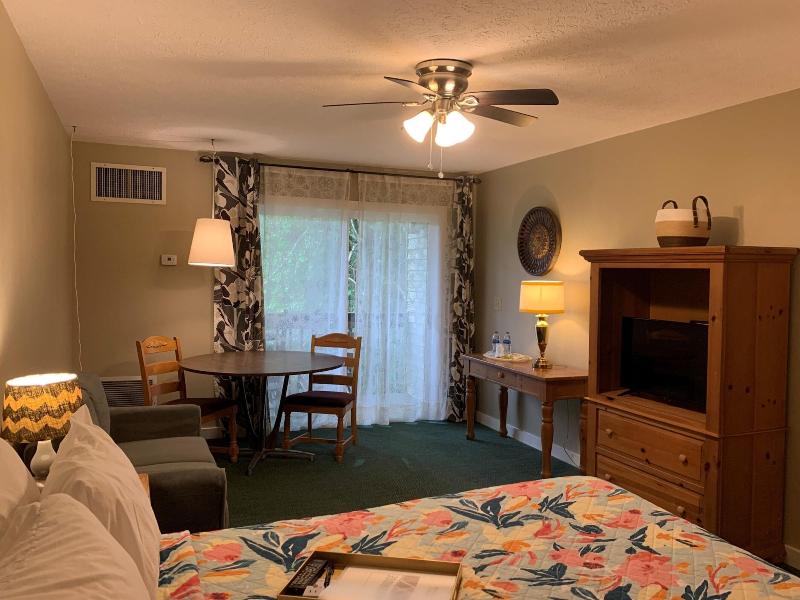 Woodbridge Inn Tavern image