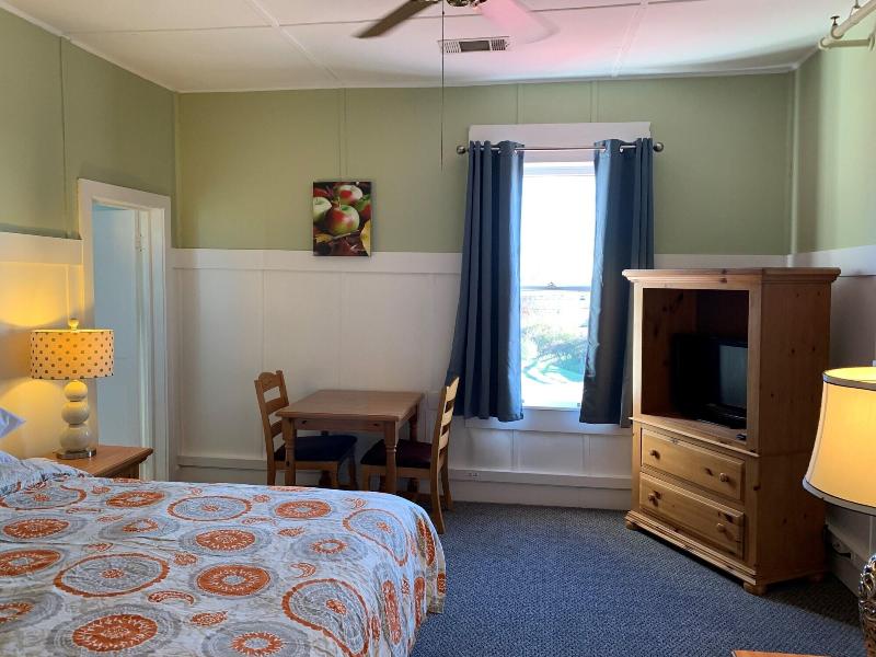 Woodbridge Inn Tavern image