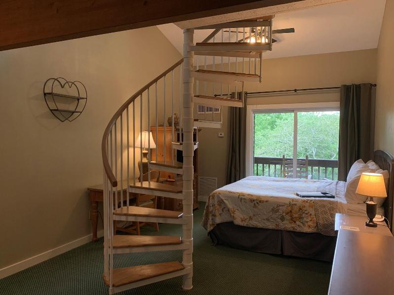 Woodbridge Inn Tavern image