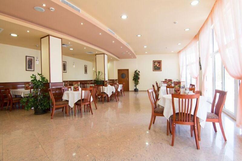 Hotel Veris image