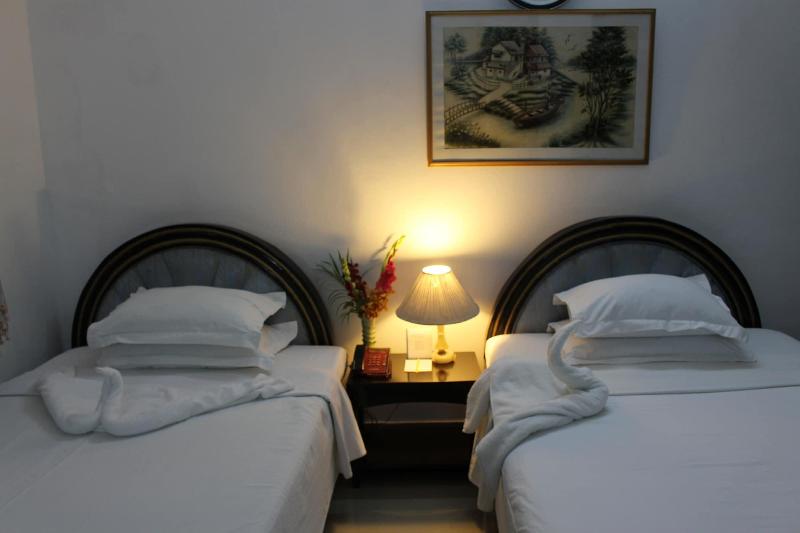 Aristocrat Inn image