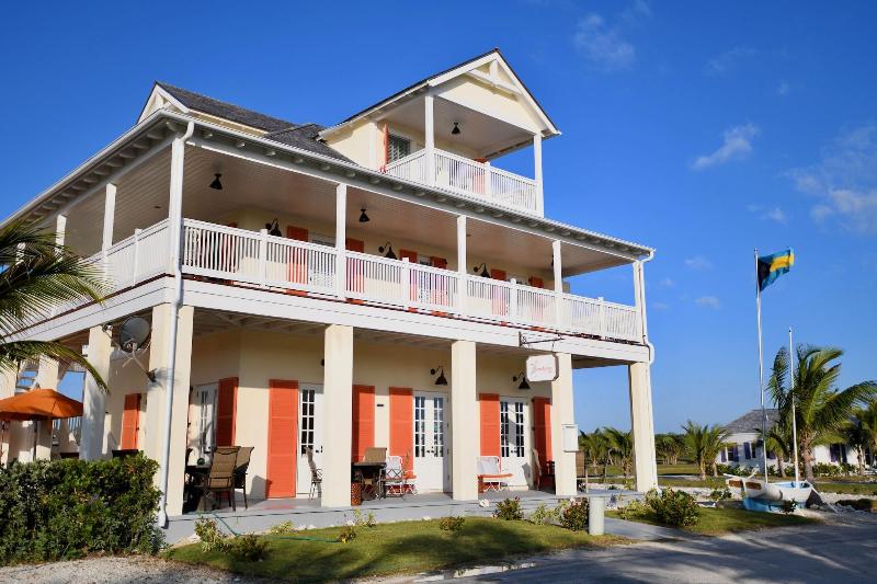 The Sandpiper Inn Cottages image