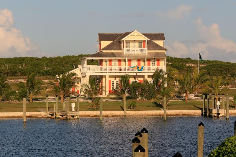 The Sandpiper Inn Cottages image