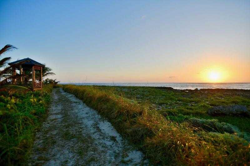 The Sandpiper Inn Cottages image