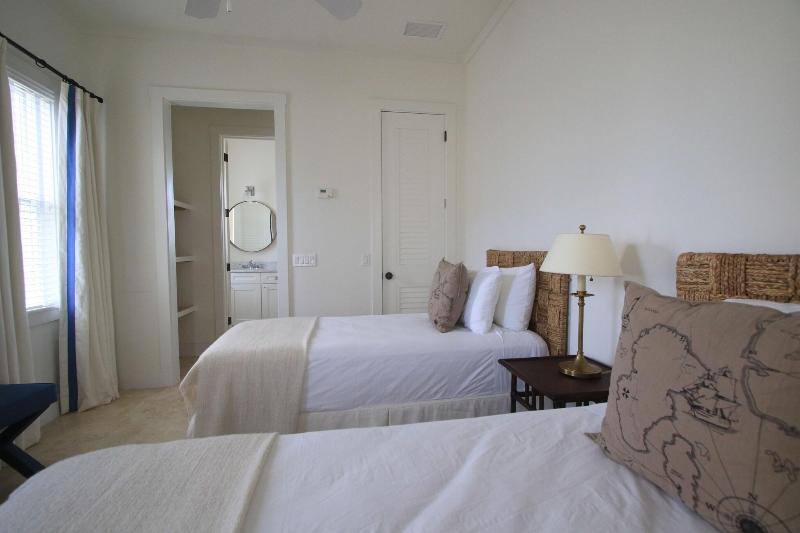 The Sandpiper Inn Cottages image