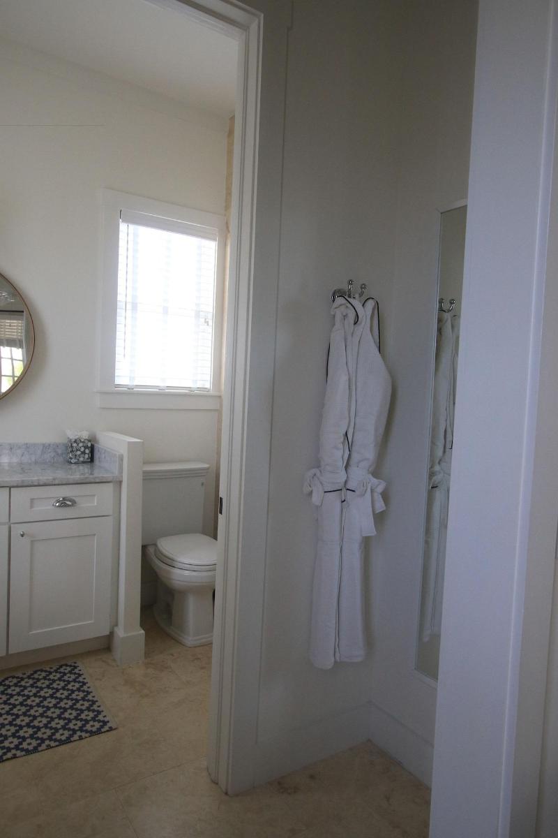 The Sandpiper Inn Cottages image