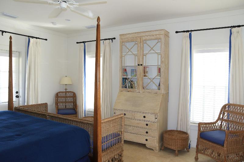 The Sandpiper Inn Cottages image
