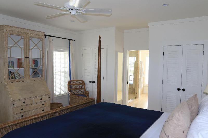 The Sandpiper Inn Cottages image