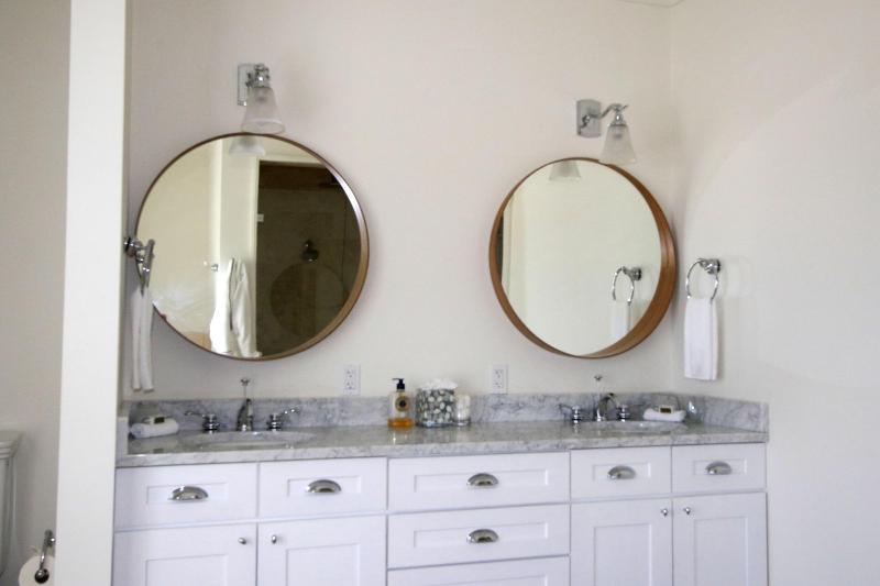 The Sandpiper Inn Cottages image