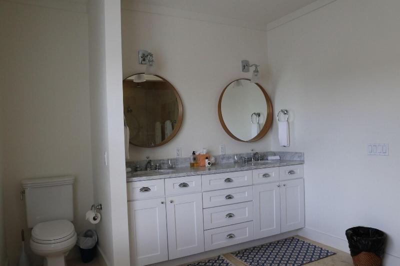 The Sandpiper Inn Cottages image