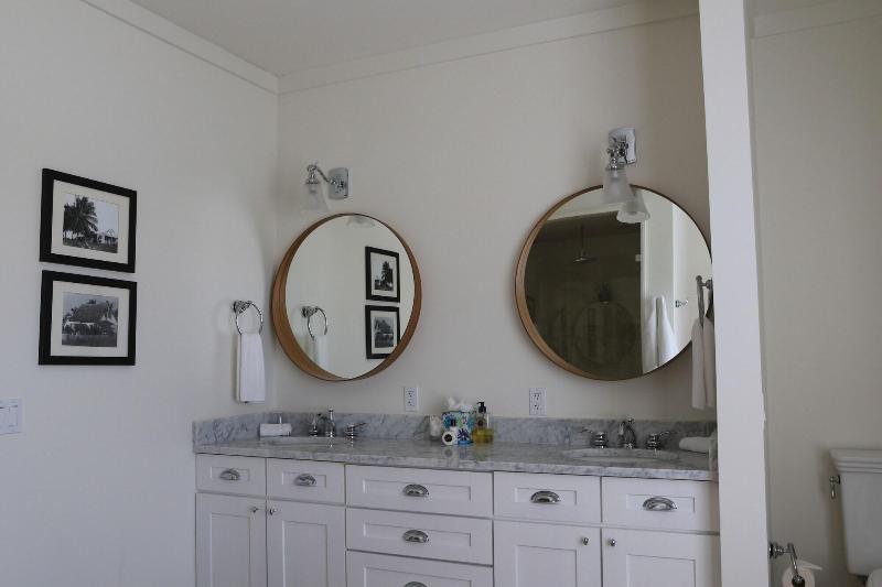 The Sandpiper Inn Cottages image