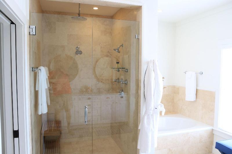 The Sandpiper Inn Cottages image