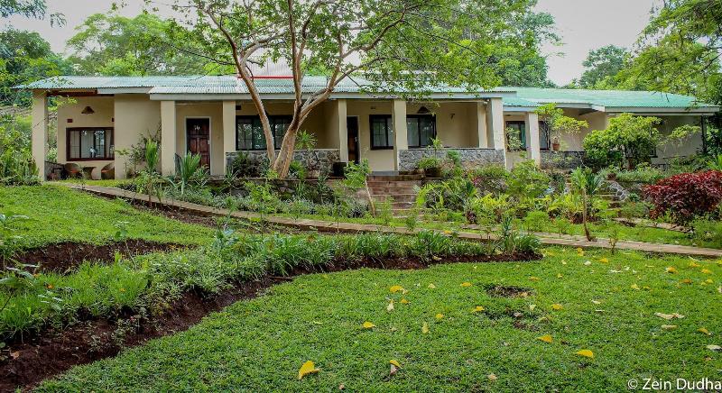Villa 33 image