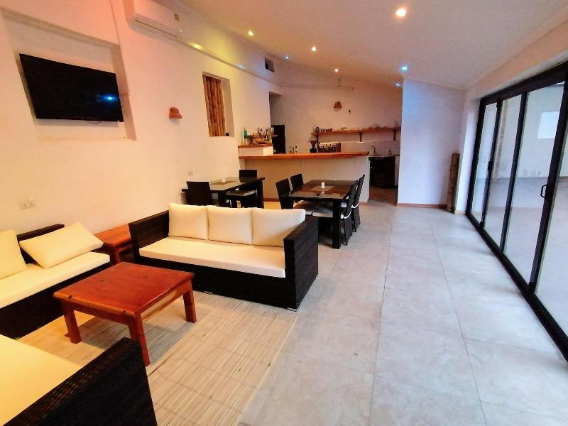 Villa 33 image