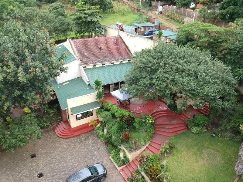 Villa 33 image