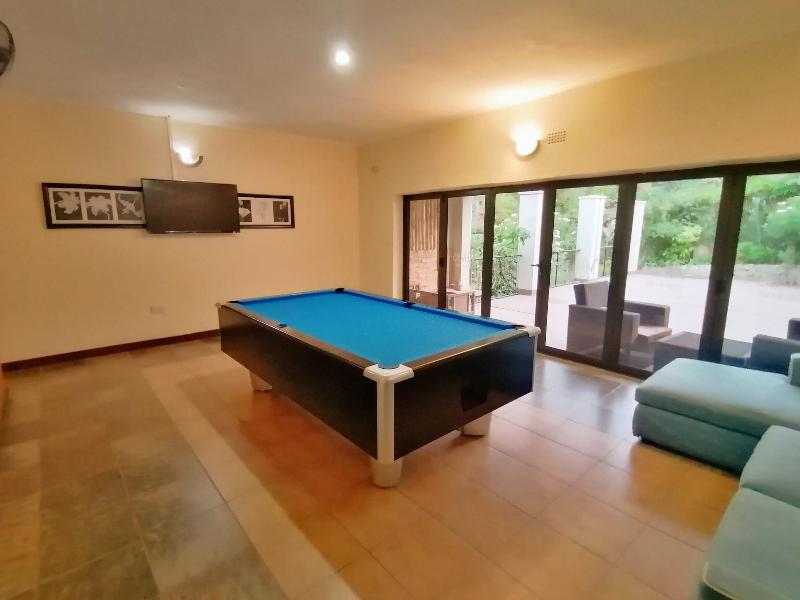 Villa 33 image