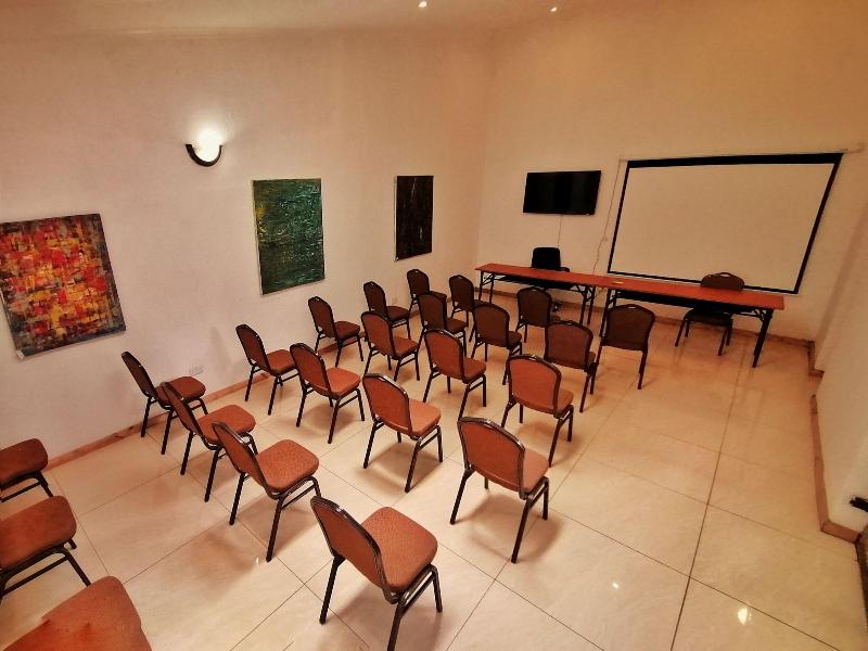 Villa 33 image