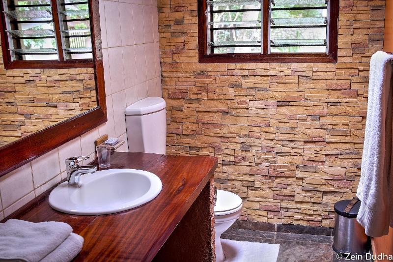 Villa 33 image