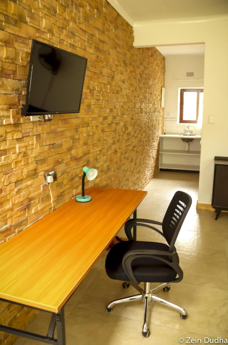 Villa 33 image