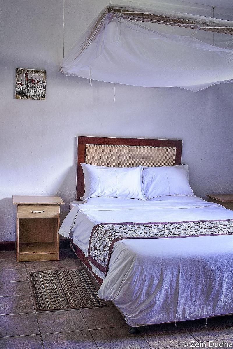Villa 33 image