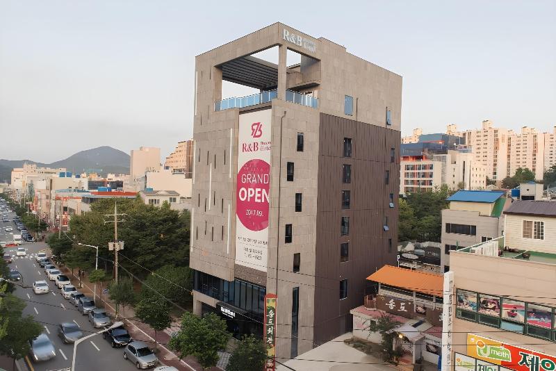 R B Business Hotel image