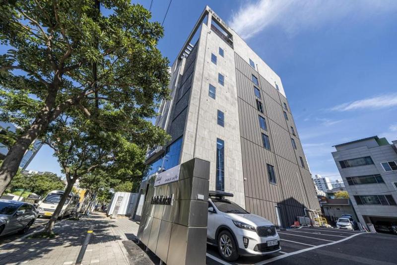 R B Business Hotel image