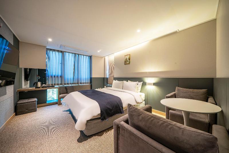 R B Business Hotel image