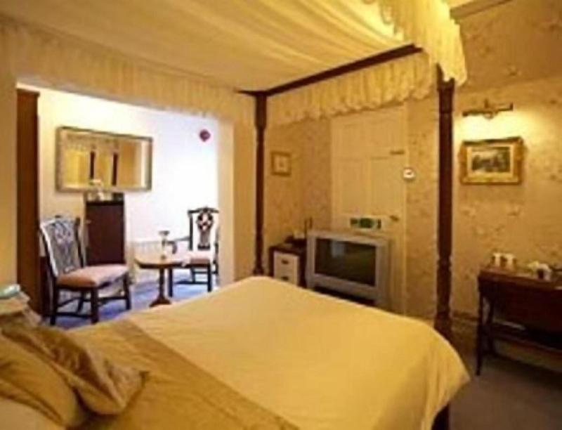 Moonraker House image