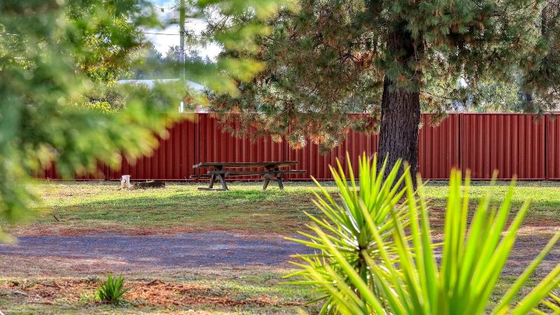 Silver Oaks Motel image