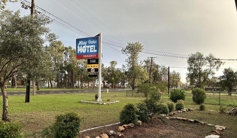 Silver Oaks Motel image