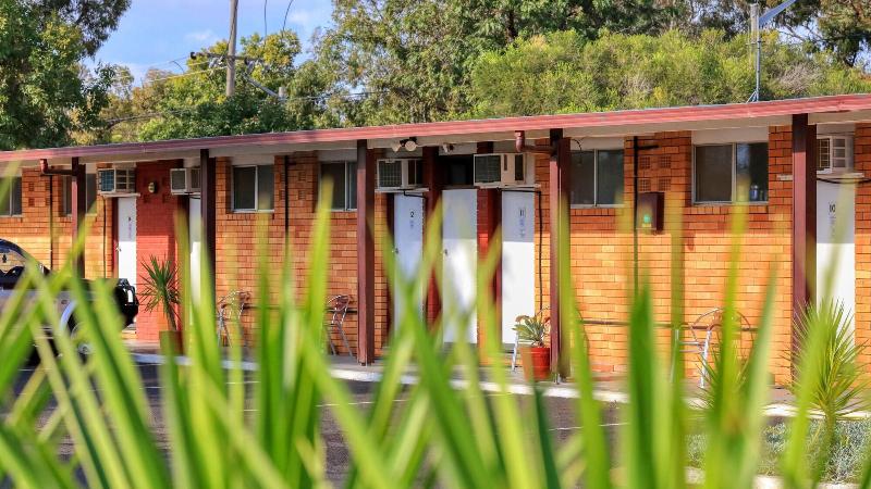 Silver Oaks Motel image