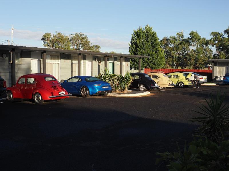 Silver Oaks Motel image