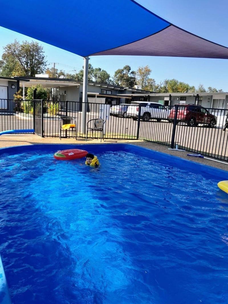 Silver Oaks Motel image
