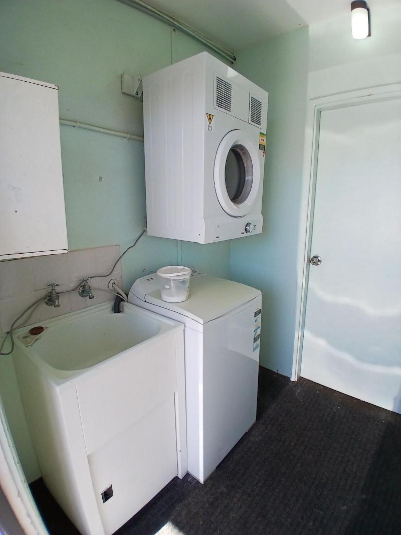 Silver Oaks Motel image