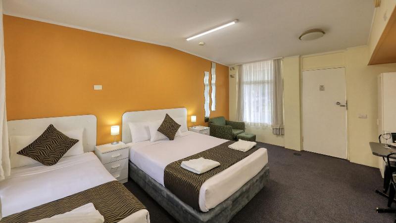 Silver Oaks Motel image