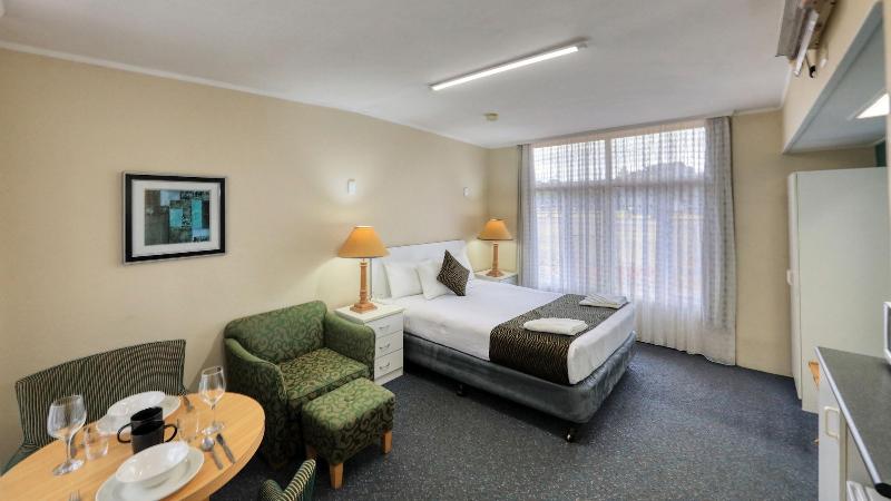 Silver Oaks Motel image