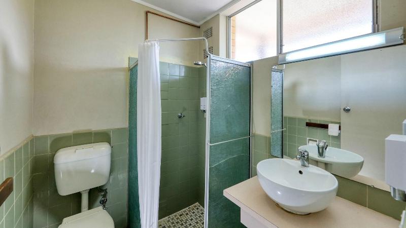Silver Oaks Motel image