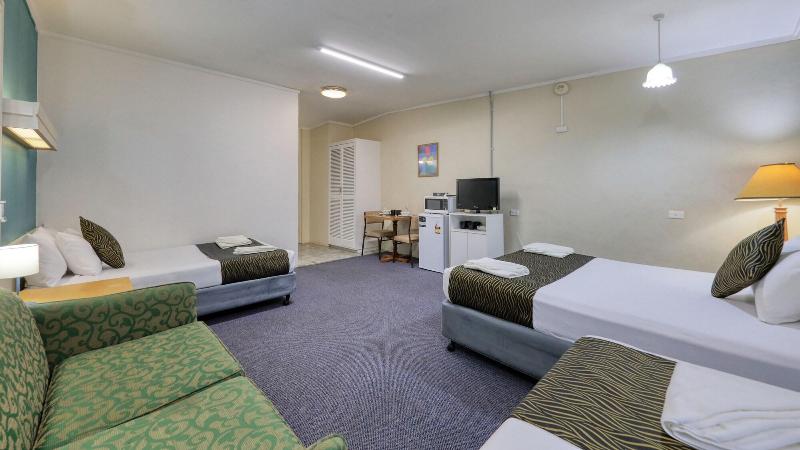 Silver Oaks Motel image
