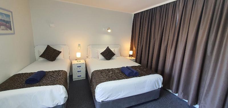 Silver Oaks Motel image