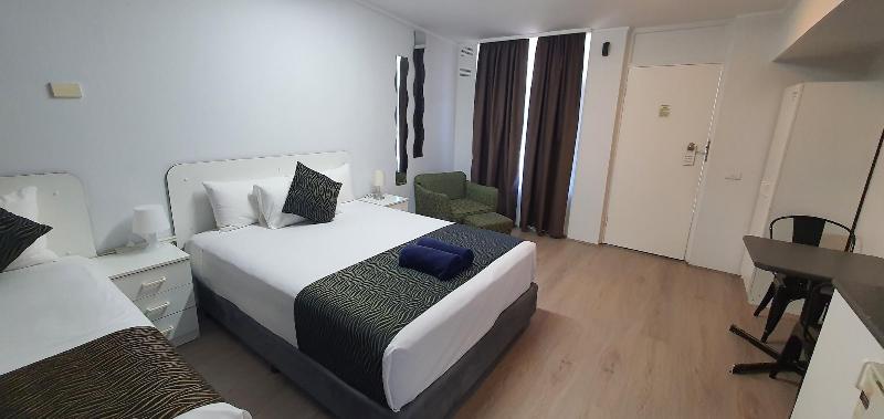 Silver Oaks Motel image
