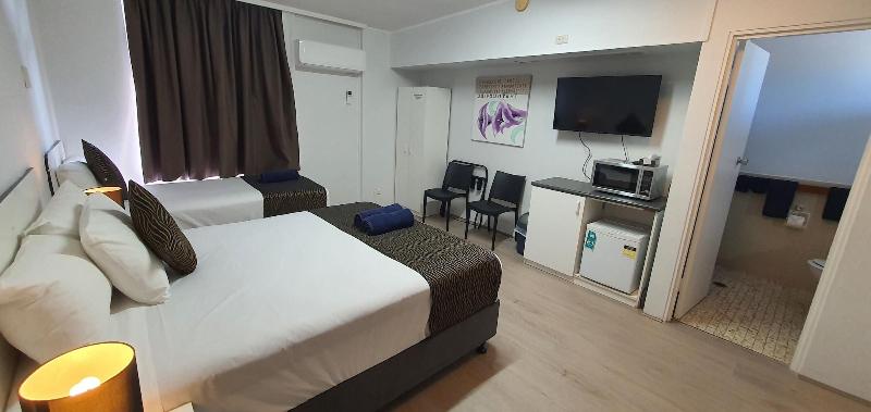 Silver Oaks Motel image