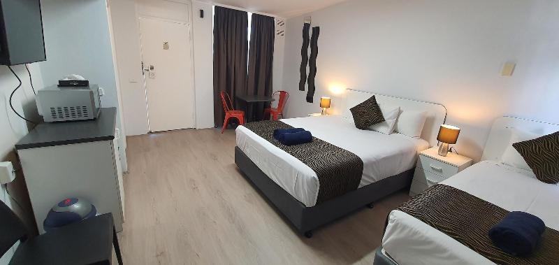 Silver Oaks Motel image