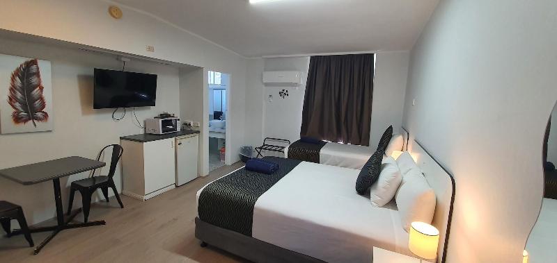 Silver Oaks Motel image
