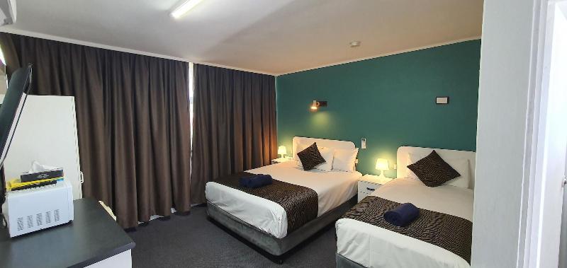 Silver Oaks Motel image