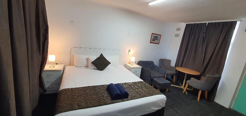 Silver Oaks Motel image