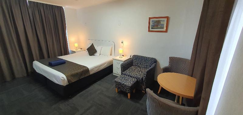 Silver Oaks Motel image