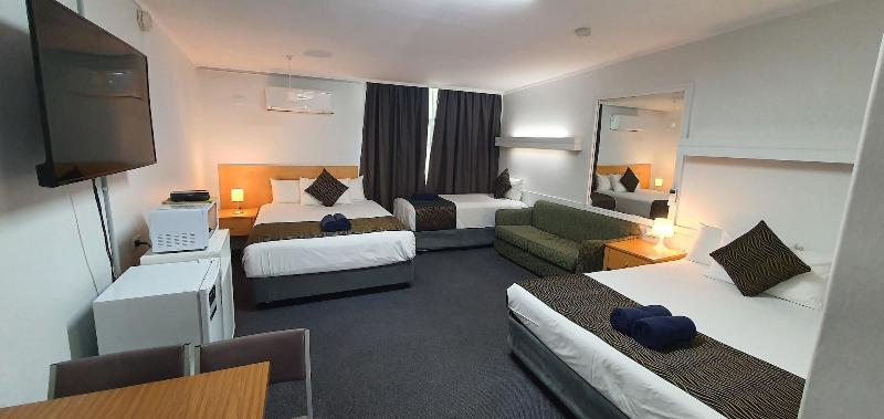 Silver Oaks Motel image